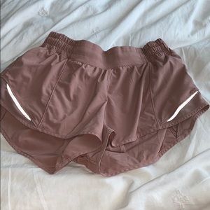 Lulu Lemon Hotty Hot Shorts II 2.5” Size 6